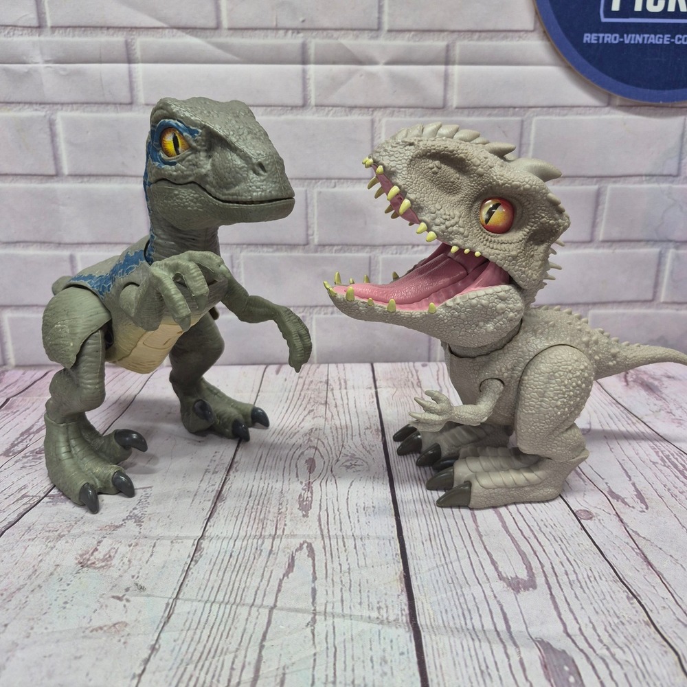 Jurassic World Snap Squad Blue Velociraptor and Indominus Rex Figure Set Gray